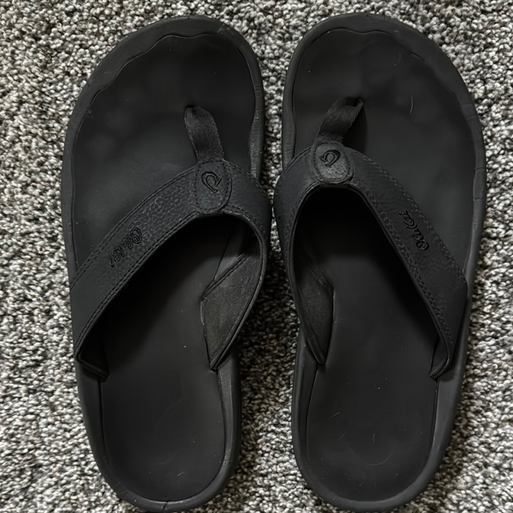 OluKai Classic Black Sandals